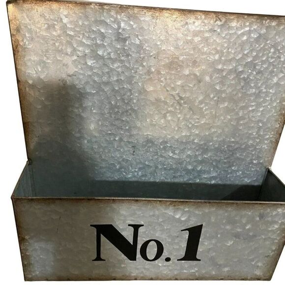 Tin Hanging‎ Basket Decor - Picture 2 of 5